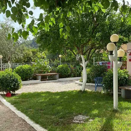 Garden Himara