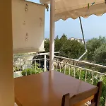 Garden Himare