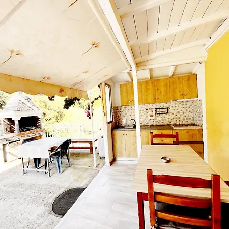 Garden Guest house Himare