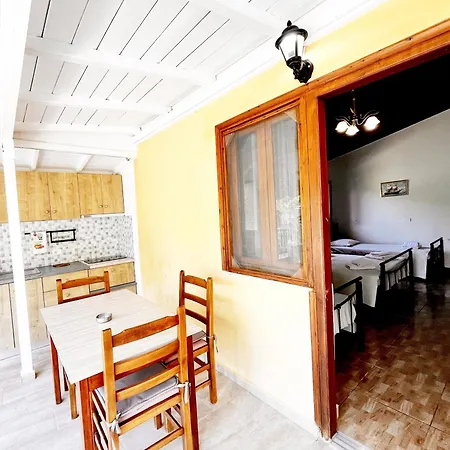 Guest house Garden Himare