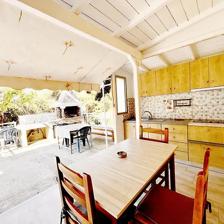 Garden Himare