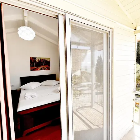 Guest house Garden Himare