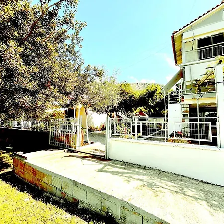 Garden Himare