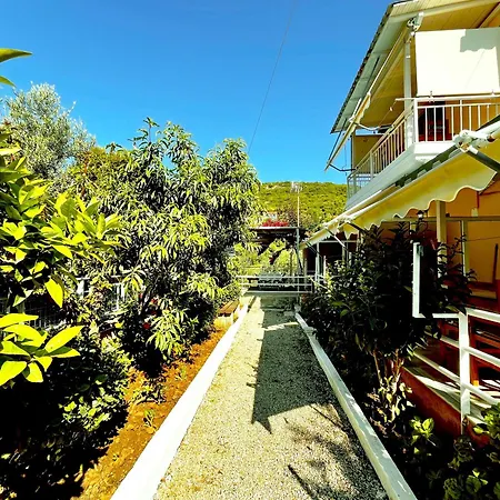 Garden Himare