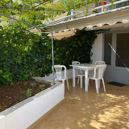 Garden Guest house Himare