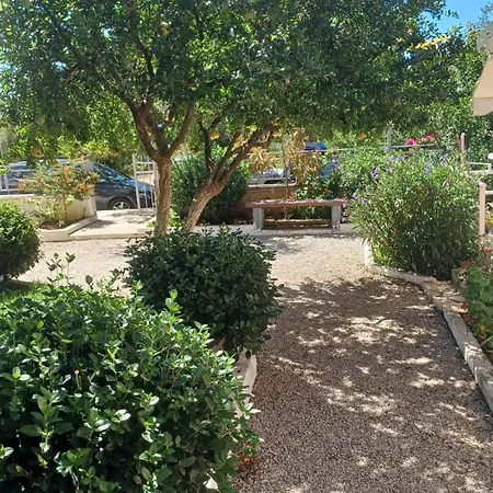 Garden 4*