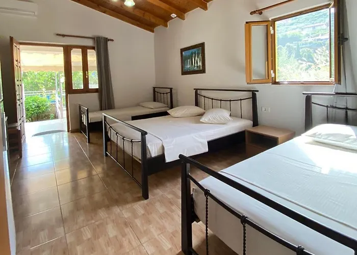 Konukevi Garden Himarë