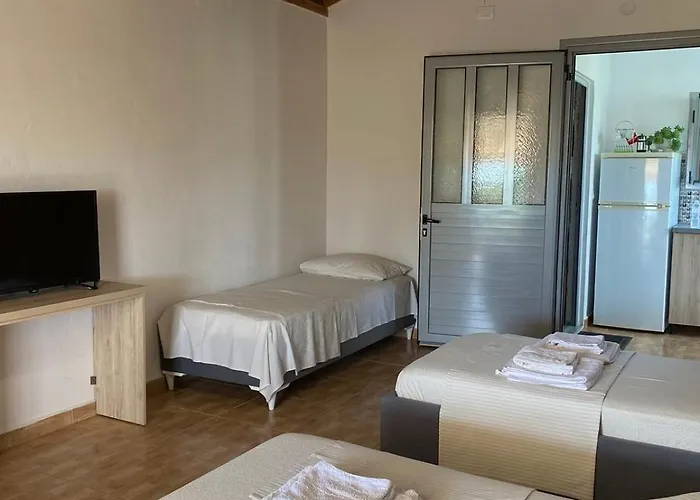 Konukevi Garden Himarë