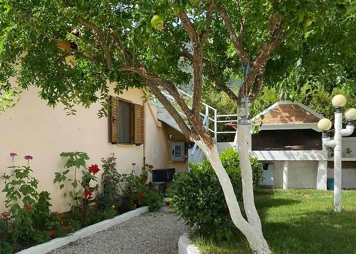 Garden Konukevi Himarë