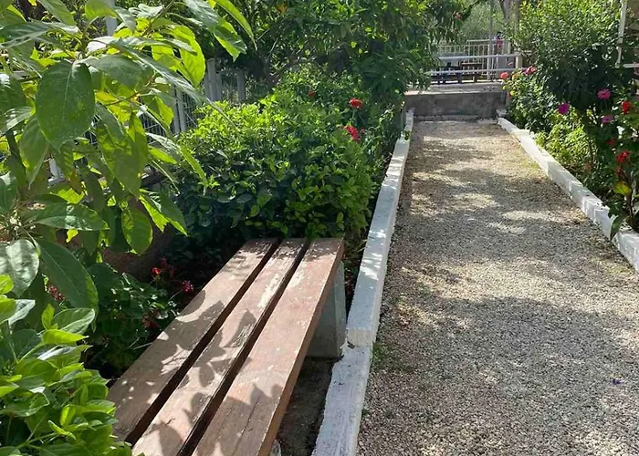 Garden Konukevi Himarë