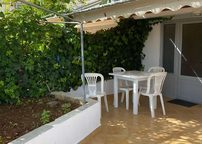 Garden Konukevi Himarë