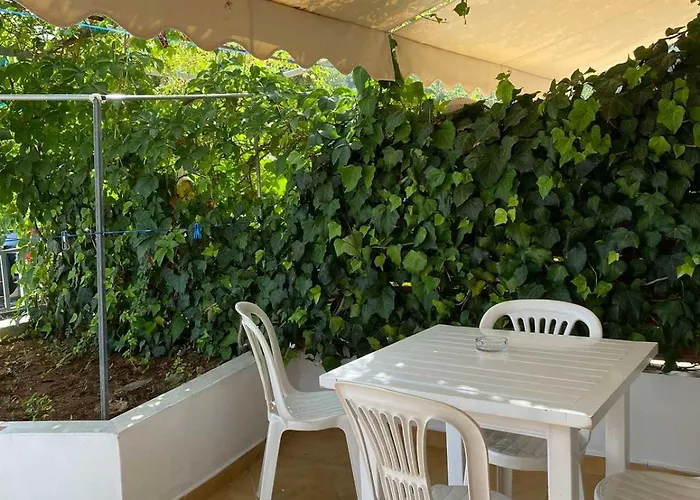 Konukevi Garden Himarë